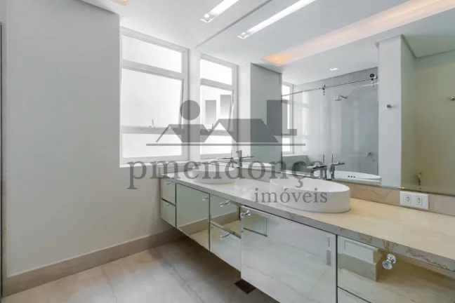 Imagem Apartamento impecável em Higienópolis, com 04 quartos (2 suítes ) e 3 vagas, 452m²