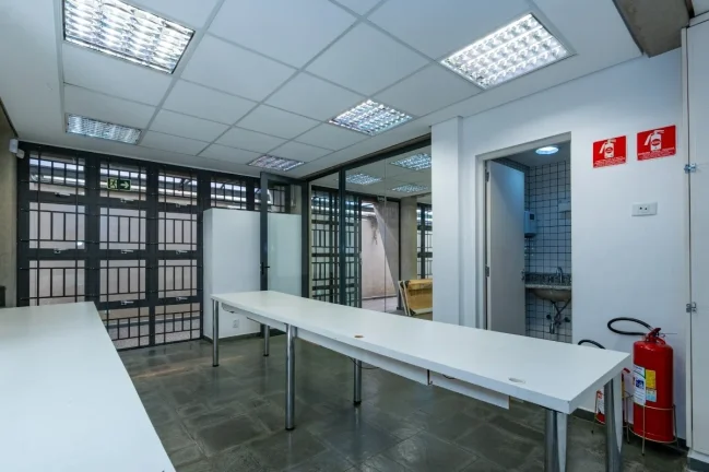 Imagem Casa Comercial Vila Ipojuca - 434M², 8 Banheiros, 3 Vagas, Copa, Cozinha, Quintal.
