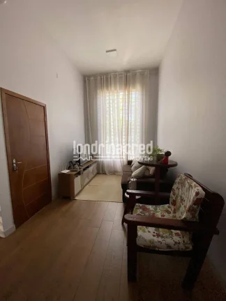 Imagem Ótima casa na Zona Oeste com 3 dormitórios, suíte, 2 vagas de garagem, 77m² construídos e terreno de 184m² em localização em crescimento.
