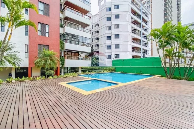 Imagem Excelente Apartamento 176m², 3 suítes, 3 salas, 3 vagas, depósito, elevador privativo e muito mais.