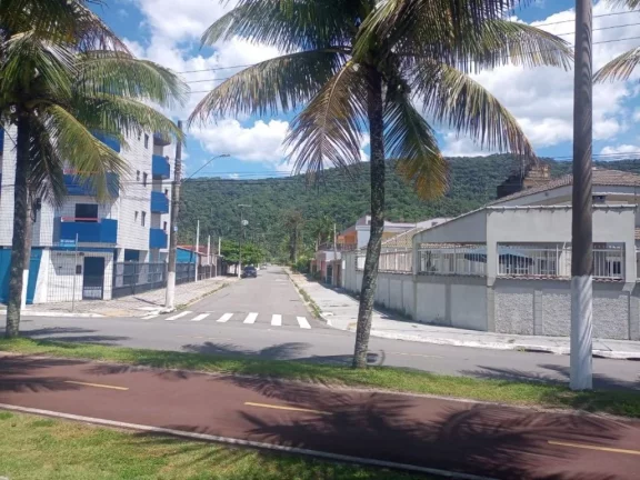 Imagem Casa, 3 dormitorios sendo 2 suites, sala e cozinha em espaço integrado, cozinha com movéis planejados, espaço gourmet com churrasqueira, 70 metros da praia. Orla da Praia com coclivia playground e monitoramento. Agende sua visita! WhatssApp (13) 99154-395