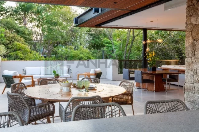 Imagem CASA EM CONDOMÍNIO DE LUXO À VENDA EM SÃO PAULO! Venha conhecer o Essenza House E Garden, um condomínio exclusivo localizado nos Jardins. Com uma loc