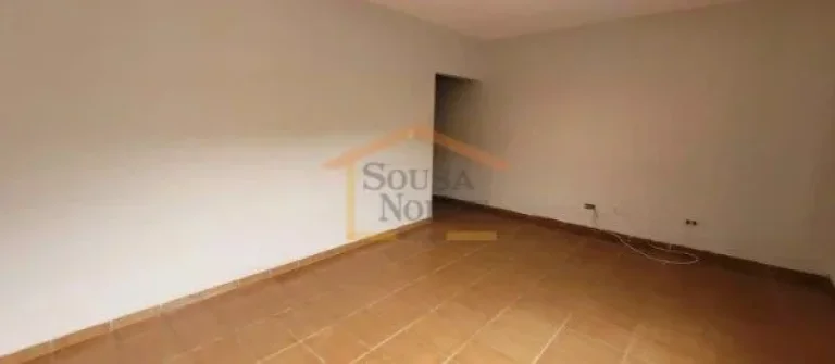 Imagem Casa térrea com 125 m². Dispõe de 2 dormitórios, sala, cozinha, banheiro, lavanderia, quintal. I...