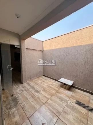 Imagem Casa à venda no Condomínio Moradas, no bairro Recreio dos Bandeirantes, em Uberaba
