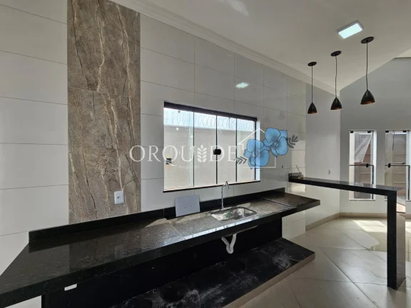 Imagem Imperdível! Casa à venda em Rio Verde-GO, no Residencial Parque dos Ipês, com 2 quartos, 1 suíte, 1 banheiro e 2 vagas de garagem.