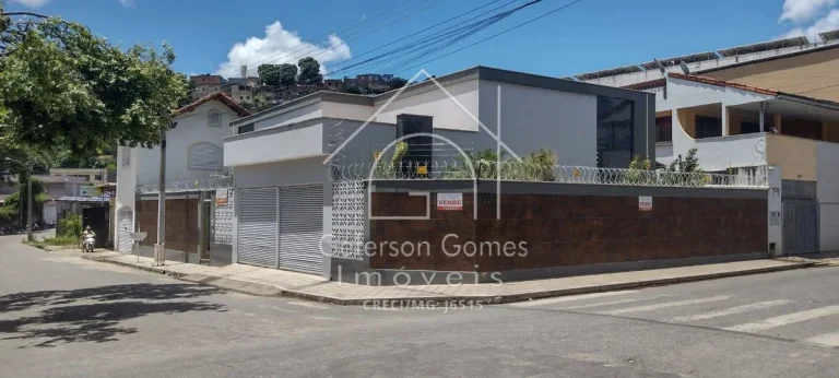 Imagem Casa à Venda - Com cinco dormitórios sendo 02 Suíte - Centro - Mantena - MG