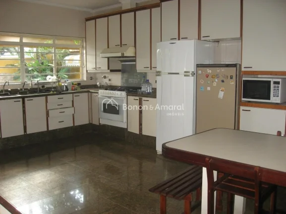 Imagem Imponente residência em zona comercial