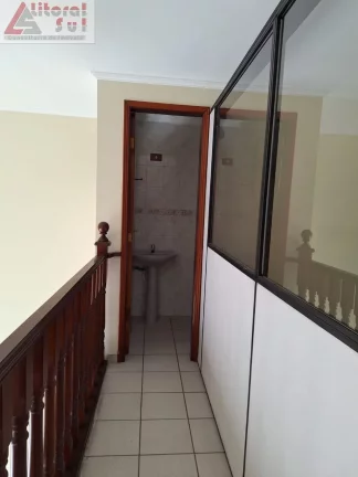 Imagem Galpão Comercial para Venda ou Locação em Praia Grande-SP, Bairro Caiçara: 1 Sala, 1 Banheiro, 64m² de Área.
