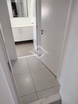 Imagem Apartamento com 2 qts mobiliado 72m² suíte e varandão - Barra da Tijuca