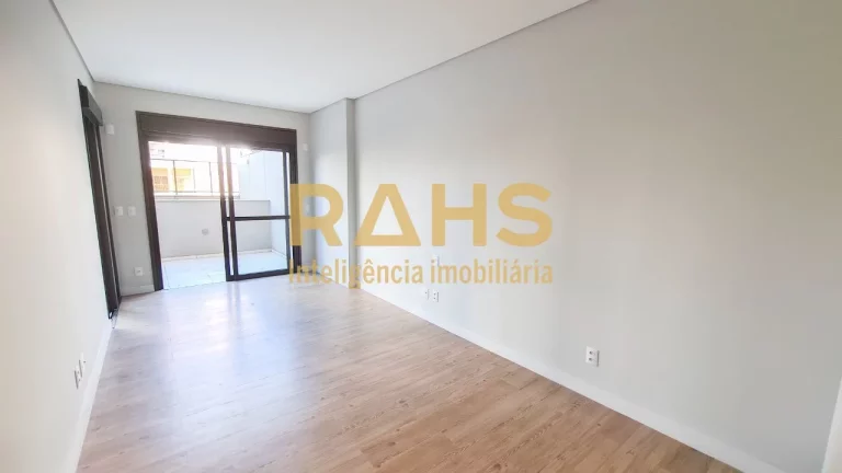 Imagem Amplo giardino no bairro América de Joinville! O Apartamento conta com 3 suítes, 2 salas, 5 banhei...