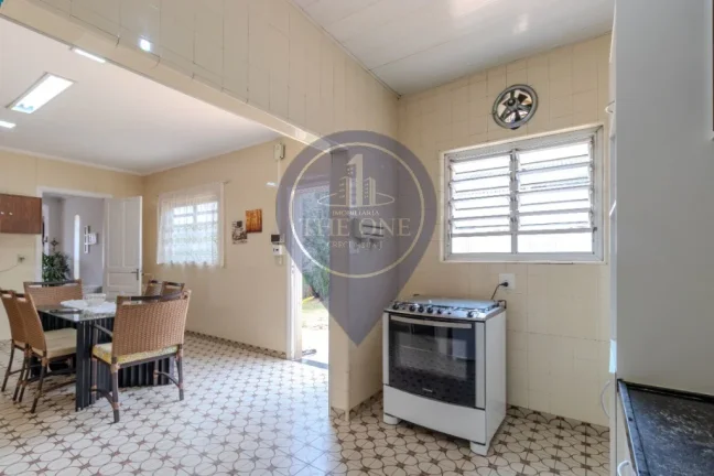Imagem Luxuosa casa à venda no Bosque da Saúde, São Paulo-SP: 4 quartos, 2 salas, 2 banheiros, 3 vagas de garagem, 767,00 m² de área.
