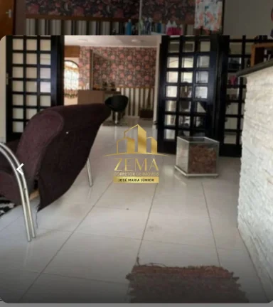 Imagem Sobrado com 363 m2, 03 suites, varias vagas de garagem, piscina.