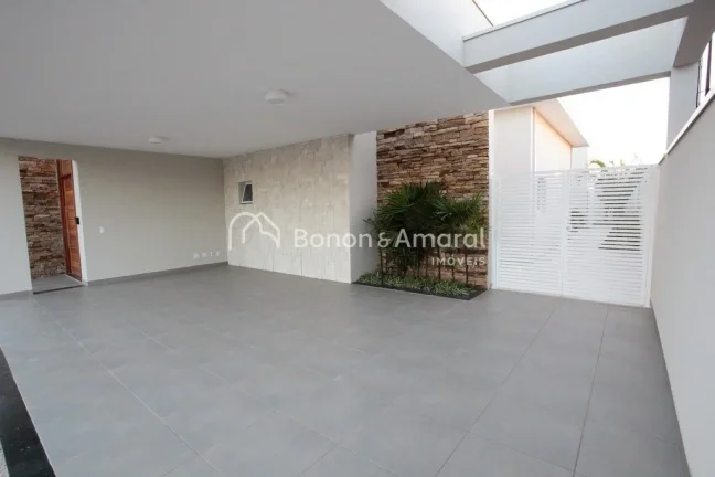 Imagem Casa a venda térrea, com 350,00 m² de área construída em terreno de 702,00 m² na parte central ...