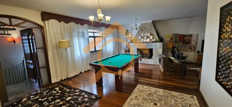 Imagem Casa de luxo em Interlagos: 4 quartos, 2 suítes, 3 salas, 5 banheiros, 6 vagas, 350m² de área - São Paulo-SP.
