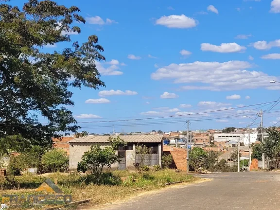 OPORTUNIDADE NO LOTEAMENTO VILA DOURADA