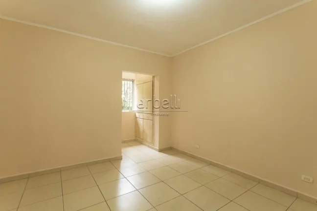 Imagem Sobrado com 200 M² com 3 dormitórios sendo 2 suítes, sala, cozinha, área de serviços, 3 banheir...