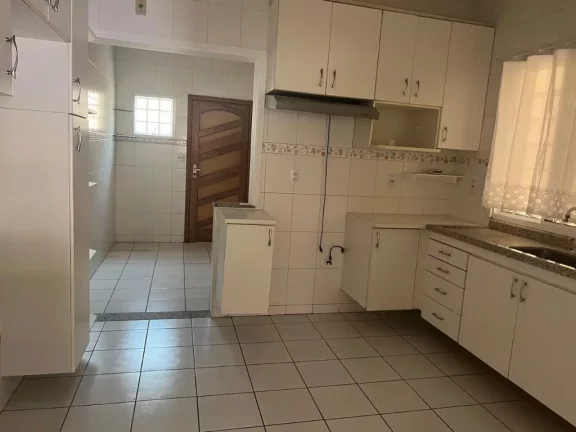 Imagem Sobrado com 3 dormitórios à venda, 170 m² por R$ 750.000,00 - Centro - Ferraz de Vasconcelos/SP