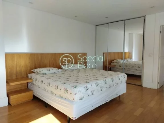 Imagem Apartamento impecável. São 170² de área privativa, 4 dormitórios ( 3 suítes) e 4 vagas na gara...