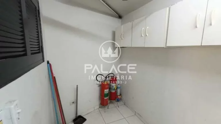 Imagem Excelente ponto comercial disponível para venda, com vão livre de 105m² e área construída total...