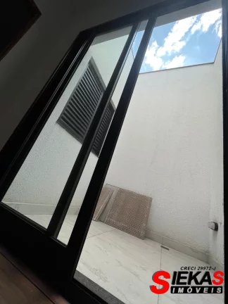 Imagem Imperdível! Casa à venda na Vila Carrão, São Paulo-SP, com 3 quartos, 2 suítes, 3 banheiros, 2 vagas de garagem e 110m².