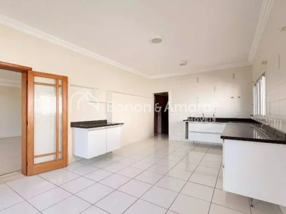 Imagem Sofisticada casa à venda no Alphaville Campinas. A residência possui uma área construída de 460 ...