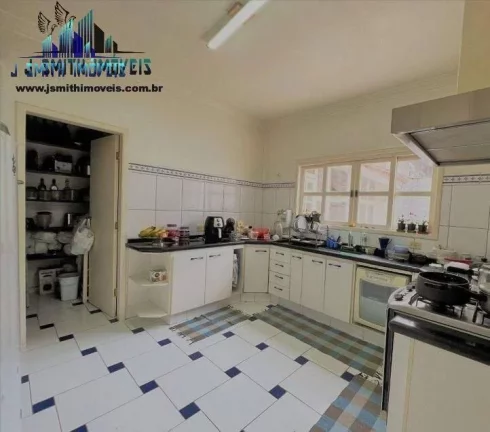 Imagem CASA ESTILO CAMPESTRE, EM CONDOMÍNIO ALTO PADRÃO EM COTIA.
