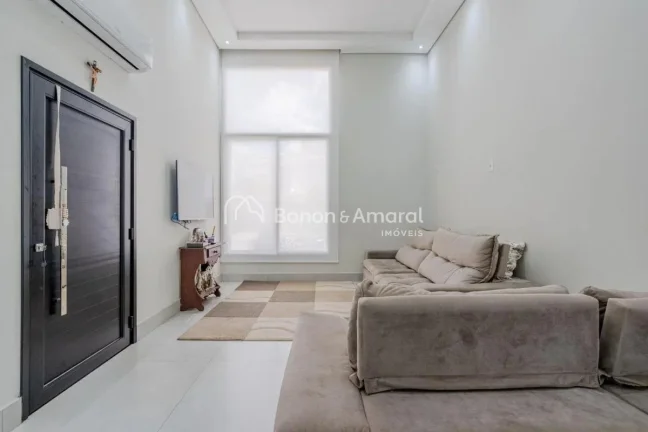 Imagem Belíssima casa térrea com 2 anos de construção no Condomínio Terras do Fontanário, Paulínia.
...