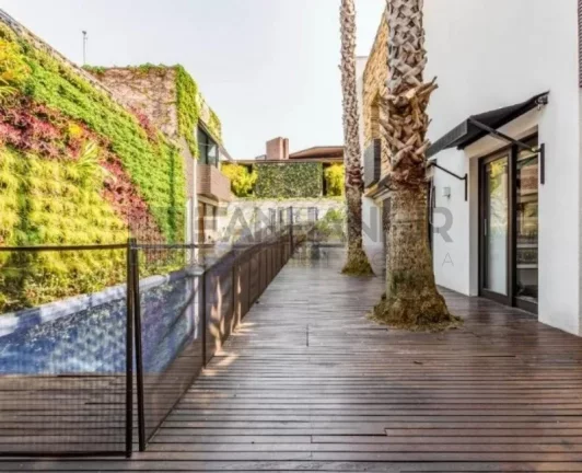 Imagem Casa deslumbrante à venda em São Paulo-SP, Jardim Europa: 4 quartos, 4 suítes, 5 salas, 6 banheiros, 6 vagas, 859m². Venha conferir!