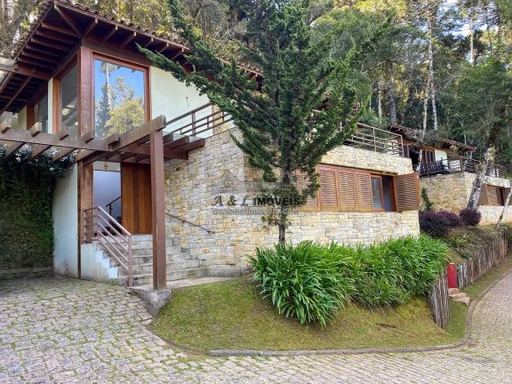 Casa em Campos do Jordão – Com 05 suítes em condomínio exclusivo