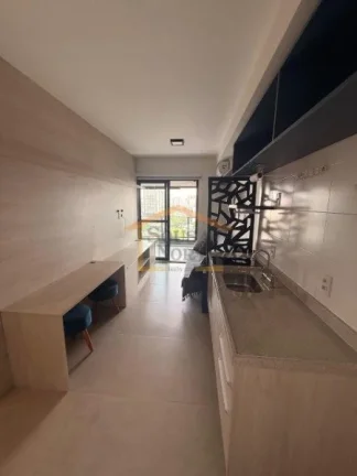 Imagem Apartamento 1 dormitório, banheiro, bem conservado e equipado com móveis planejados, sacada com fe...