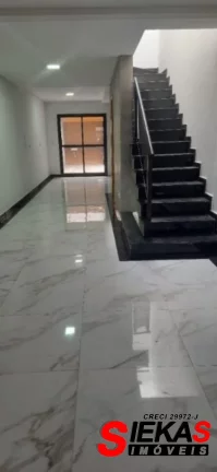 Imagem Impecável residência à venda na Penha de França, São Paulo-SP: 3 quartos, 3 suítes, 1 sala, 4 banheiros, 2 vagas, 121m²!