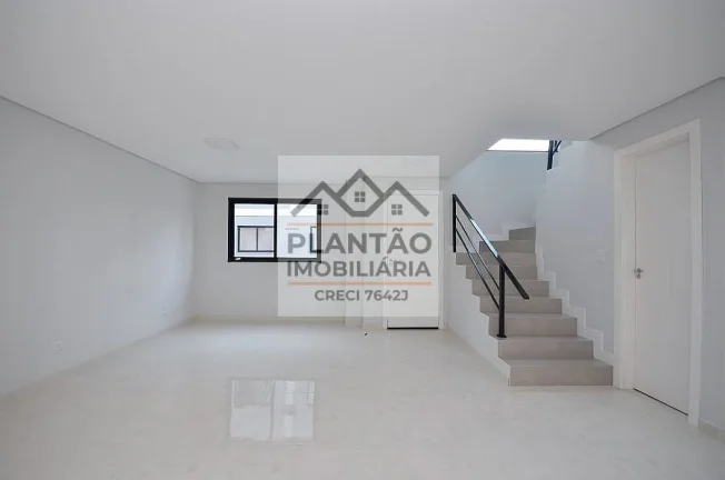 Foto do imóvel: Sobrado em Condomínio a Venda no bairro Uberaba - Curitiba, PR