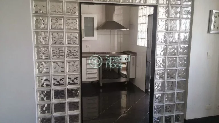 Imagem Apartamento super espaçoso, com 270m2, 4 dormitórios ( 1 suíte ) e 2 vagas na garagem. Amplo livi...