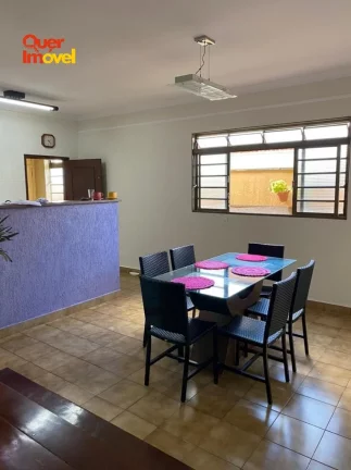 Imagem Casa à venda no Jardim Paulistano, Ribeirão Preto-SP: 3 quartos, 1 suíte, 2 salas, 4 banheiros, 3 vagas de garagem. 206 m². Zona leste! Quer Imóvel Negócios Imobiliários.