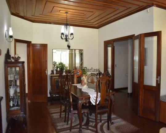 Imagem Casa com 3 dormitórios à venda, 270 m² por R$ 1.200.000 - Vila Abernéssia - Campos do Jordão/SP