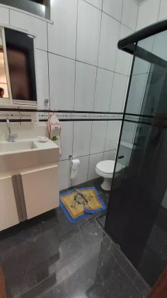 Imagem Vendo esta linda casa com quintal em Nova Friburgo.