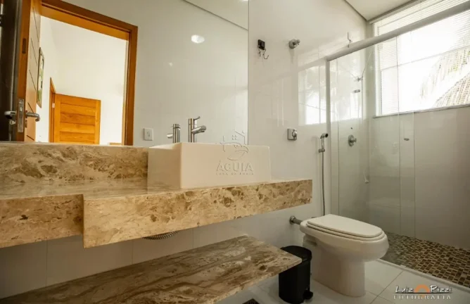 Imagem Casa pé na areia de alto padrão em condomínio fechado em Ubatuba!