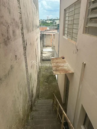 Imagem Casa para locação no bairro Taquaral em Campinas/SP. Na parte superior, living para 2 ambientes, 3...