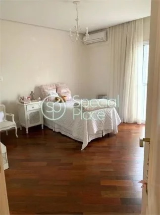 Imagem Segurança e agradabilidade, isto , é o que este belo Condomínio te proporcionará. A casa com pro...