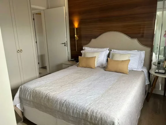 Imagem Apartamento com 3 suítes e 2 vagas de garagem no Centro de Itajaí
