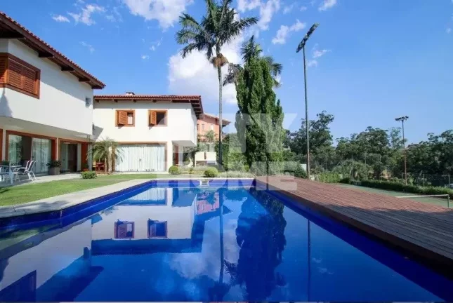 Imagem Casa em excelente localização no Jardim Guedala, direcionada para um lindo jardim com piscina em d...
