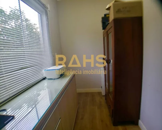 Imagem Belíssimo Sobrado averbado à venda em rua sem saída no bairro Iririú em Joinville SC - 990 mil S...