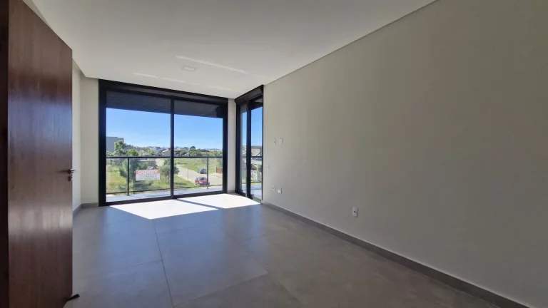 Imagem Oportunidade: Casa Alto Padrão à Venda no Bairro Ferraz em Garopaba-SC com Vista Mar!