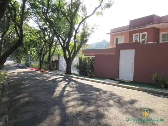 Imagem Nova, moderna, 4 suítes e 7 vagas cobertas - Jd Colonial