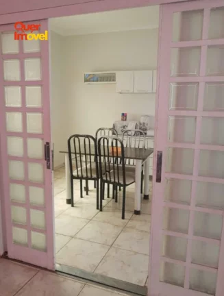 Imagem Casa à venda em Campos Elíseos, Ribeirão Preto-SP: 3 quartos, 1 sala, 3 banheiros, 2 vagas de garagem, 160m² de área.