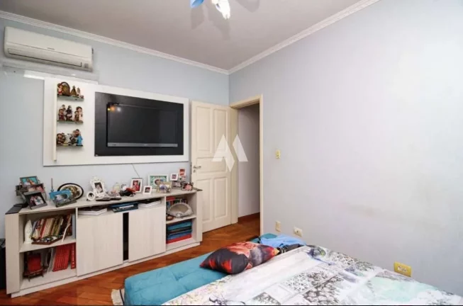 Imagem Casa isolada á venda em Santos !