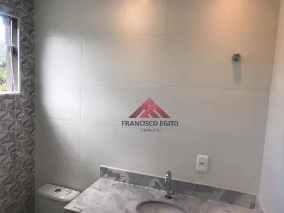 Imagem Excente casa duplex em centro de terreno, loteamento Argeu Fazendinha,(Av. Central)constituida de Varanda,Sala,03 quartos sendo com duas suiters,lavan