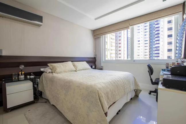 Imagem Apartamento diferenciado com 4 suítes e 5 vagas de garagem no Centro de Balneário Camboriú/SC