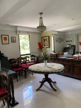 Imagem 3/4, 2 Suites, atualmente modificado p/ 2 Suites, c/ sala ampliada, lavabo e varandas - localizado na Rua da Graça, plana, ao lado do Museu MAC Bahia