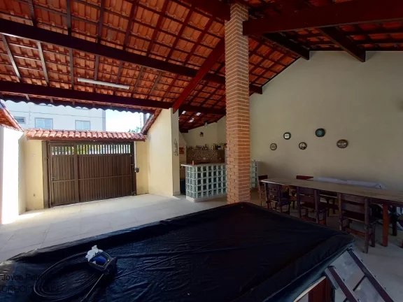 Imagem Casa á venda em Peruíbe com 4 dormitórios, piscina e ampla área de lazer a apenas 550m da praia. Aproveite!!!